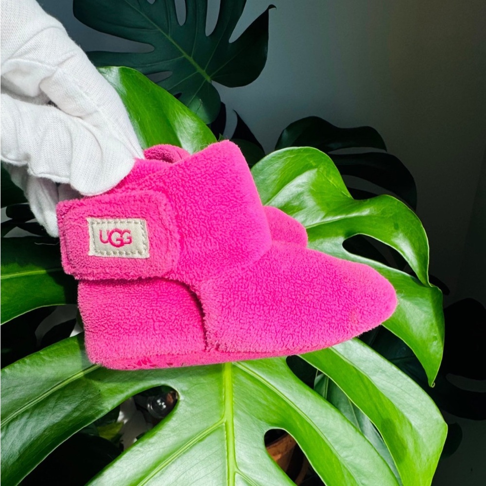 UGG baby pink size 2/3